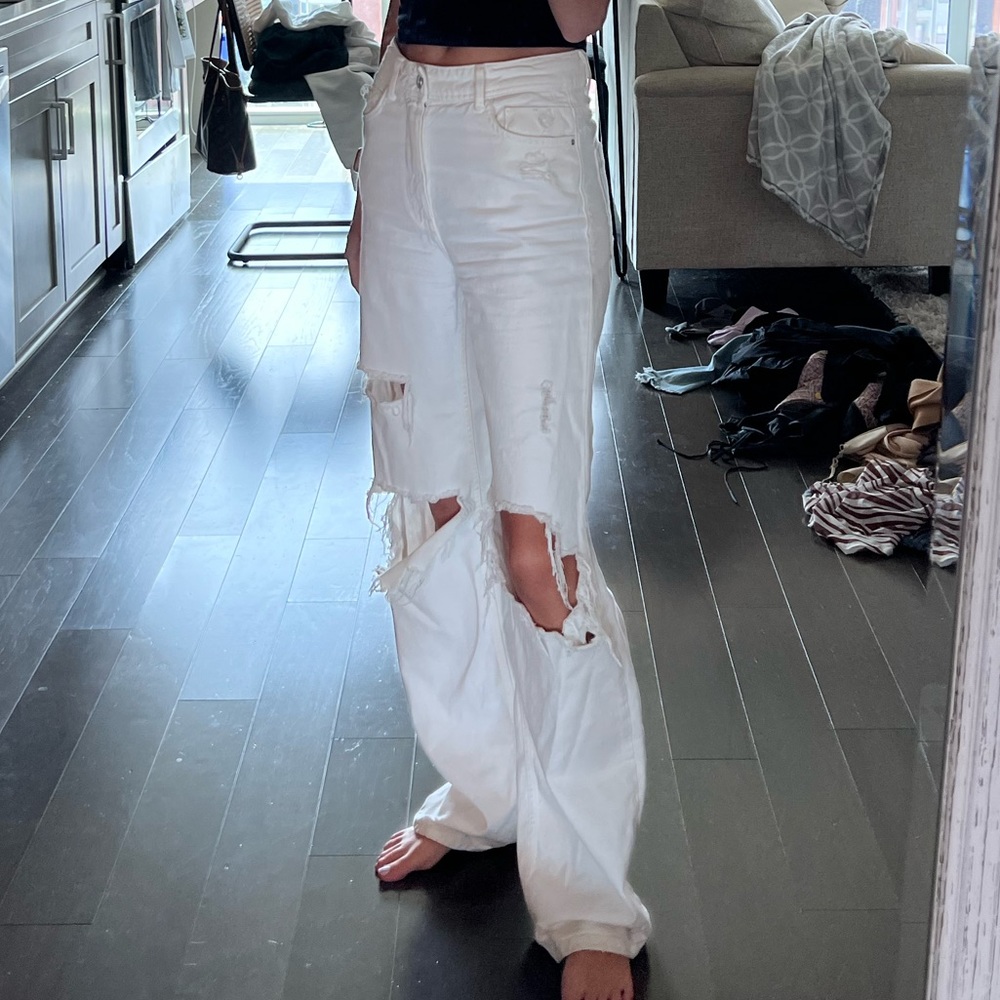 Distressed Jeans - Picture 3 of 4